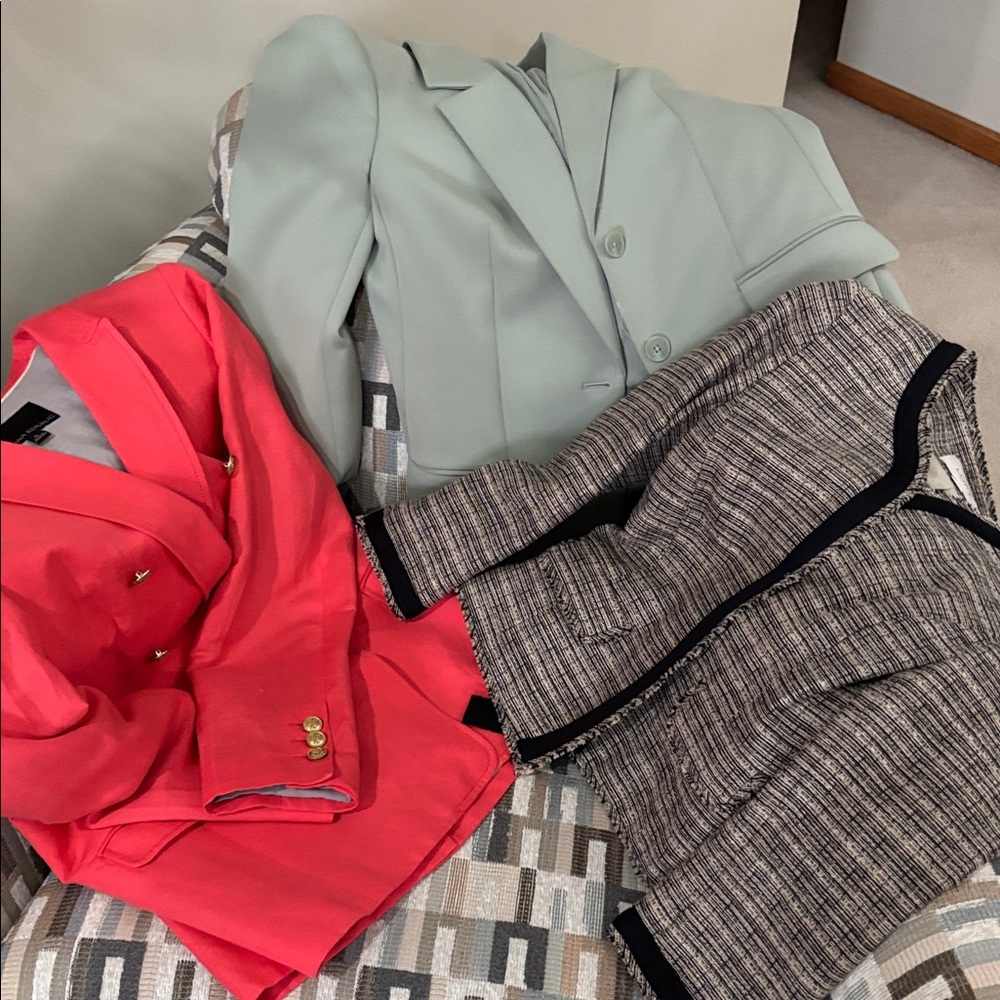 Elegant 3 Women's Blazers - Picture 3 of 13